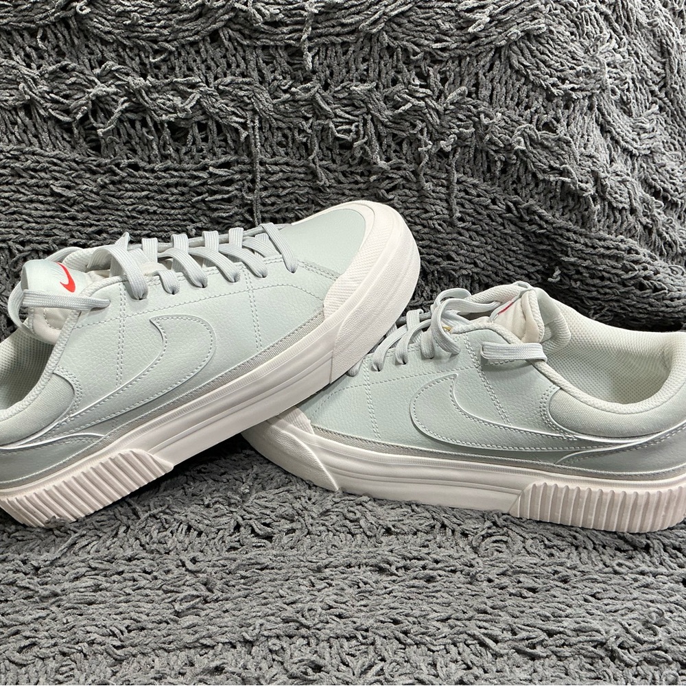 Nike Women's Court Legacy Lift